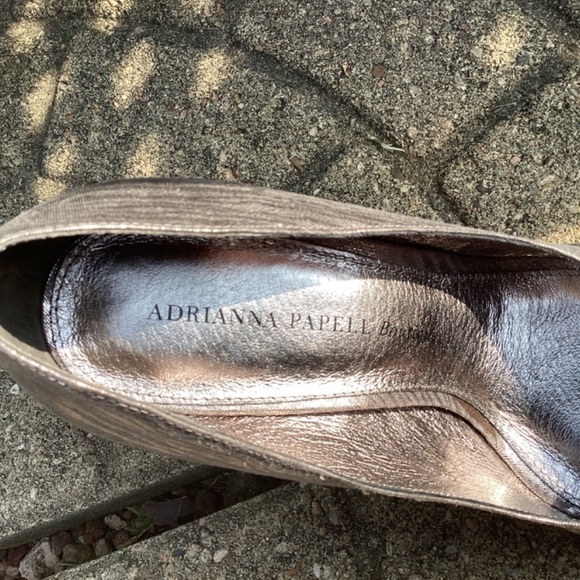 Aidrianna Papell Boutique Silver Metallic Satin Peep Toe Pump Heels Size 8.5 - Picture 9 of 10